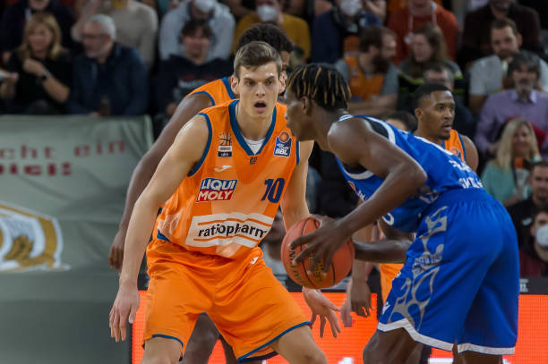 但由于阵容 但由于阵容