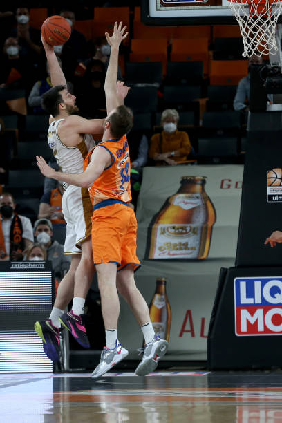 詹姆斯以2 詹姆斯以2