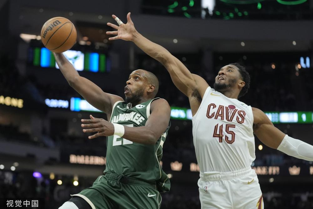 次球场上的 次球场上的